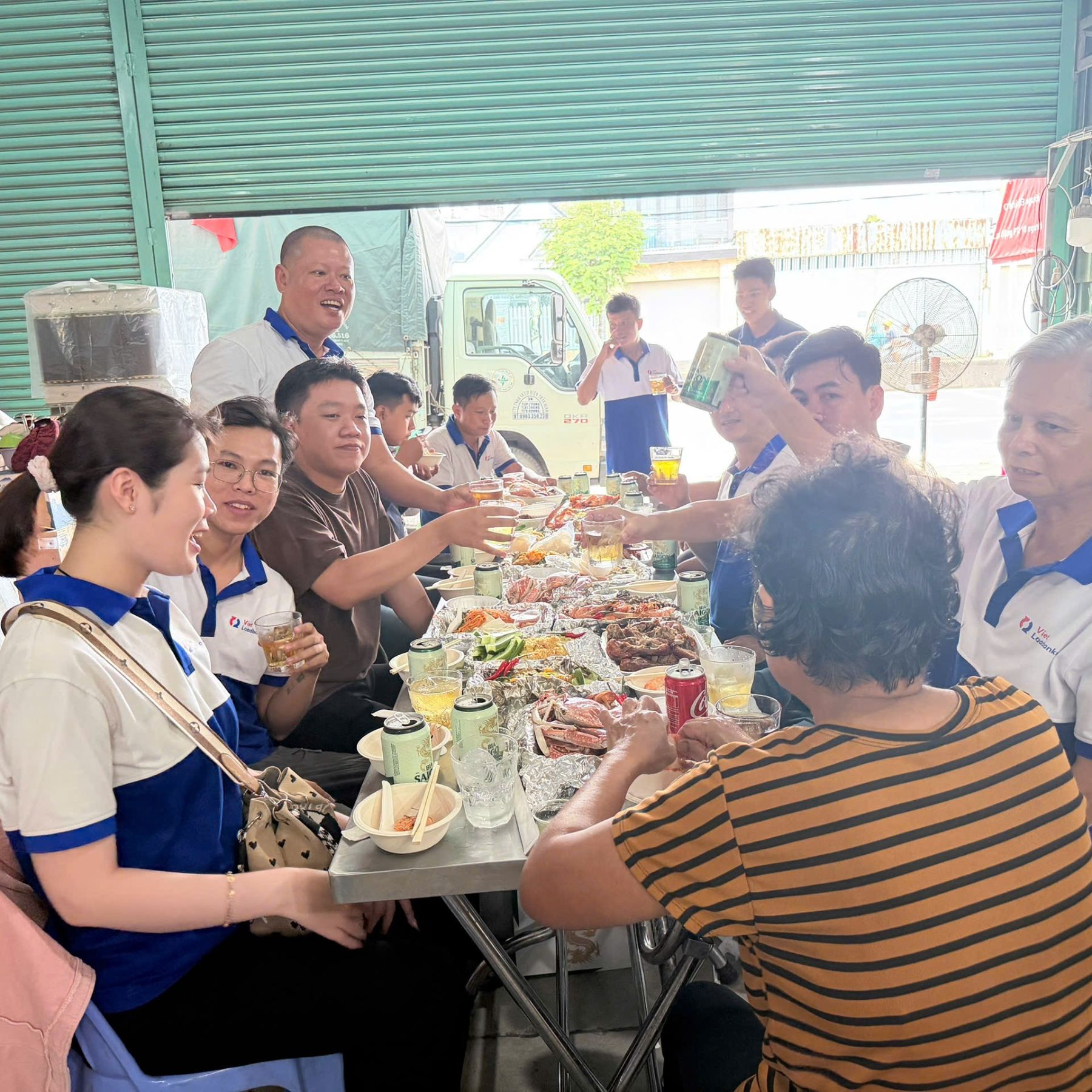 Liên hoan cùng Vietloadbanks 17 Đội ngũ Vietloadbanks trong buổi tiệc công ty - 16