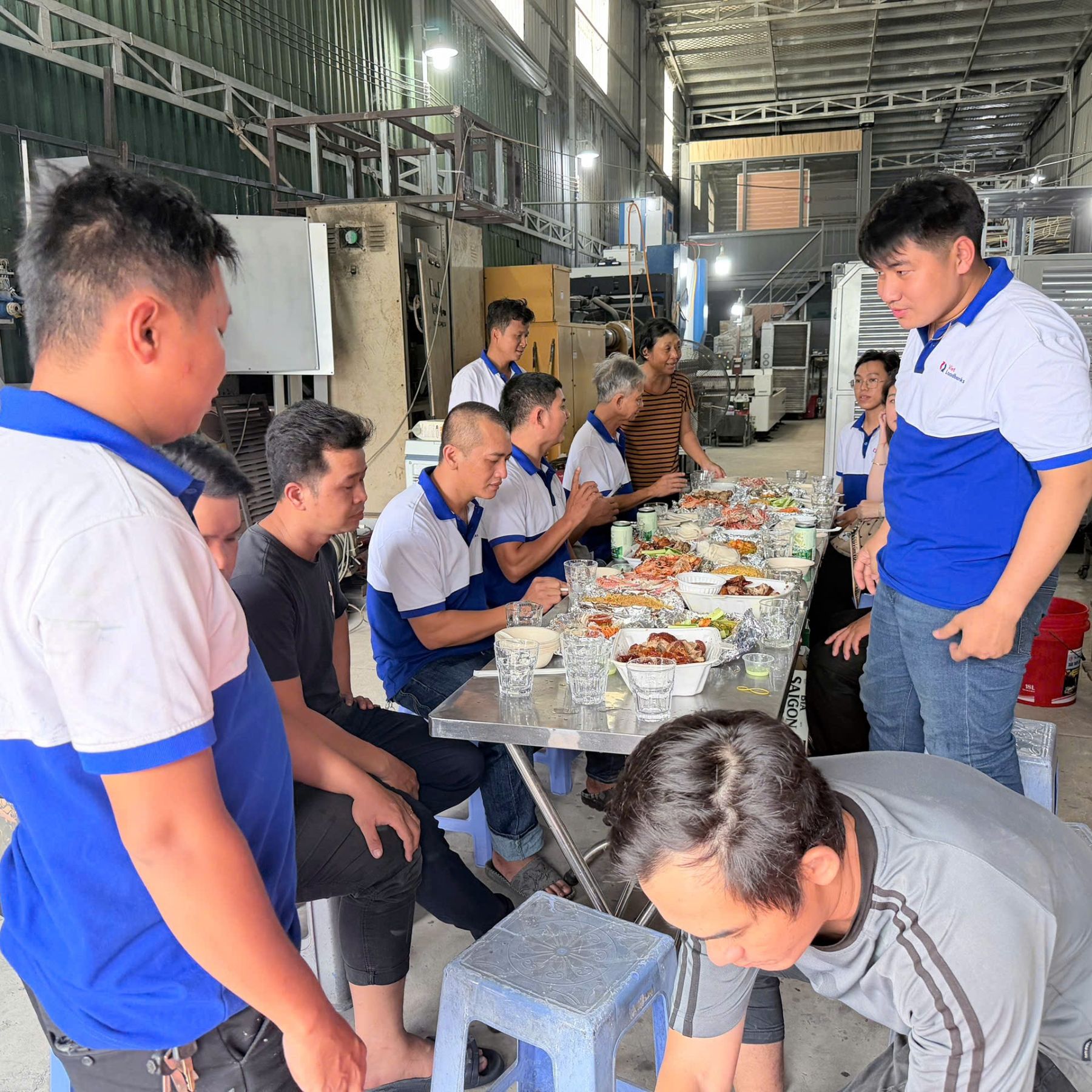 Liên hoan cùng Vietloadbanks 19 Đội ngũ Vietloadbanks trong buổi tiệc công ty - 18