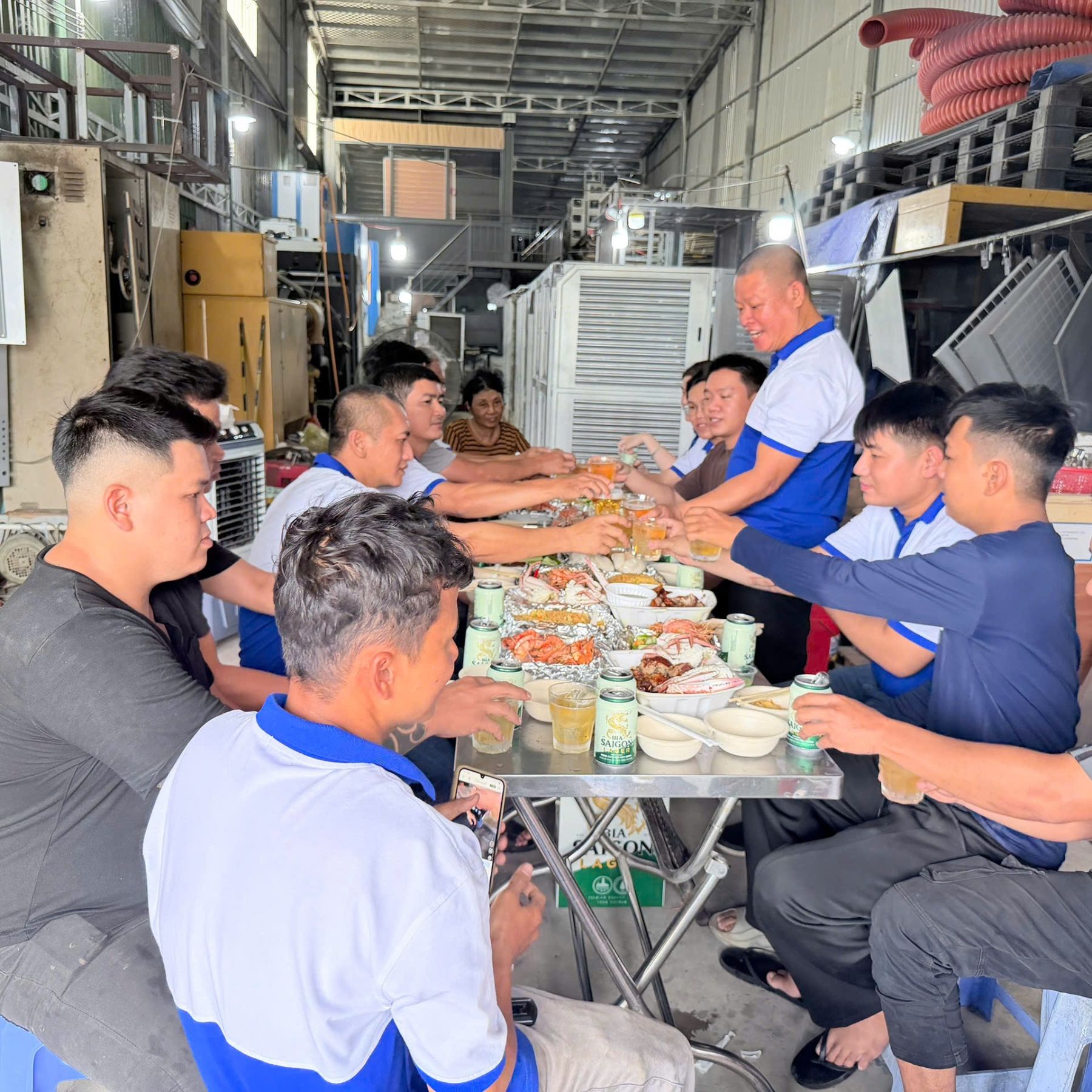 Liên hoan cùng Vietloadbanks 28 Đội ngũ Vietloadbanks trong buổi tiệc công ty - 27